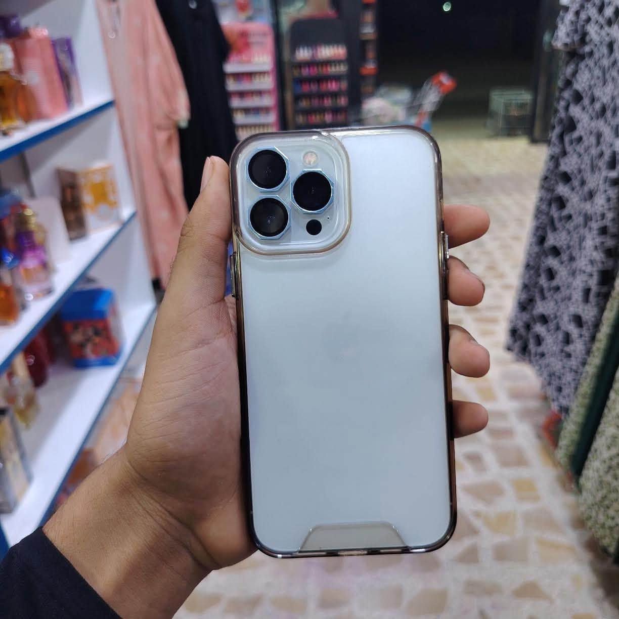 ايفون 13برو ماكس
ذاكره 256
بطاريه 93
الجهاز امريكي لون ابيض 
جهاز نضيف مثل ما موضح بل صوره بس مرفوعه البطاريه 
جهاز مكفول من كلشي السعر خاص 
الرقم ***********
