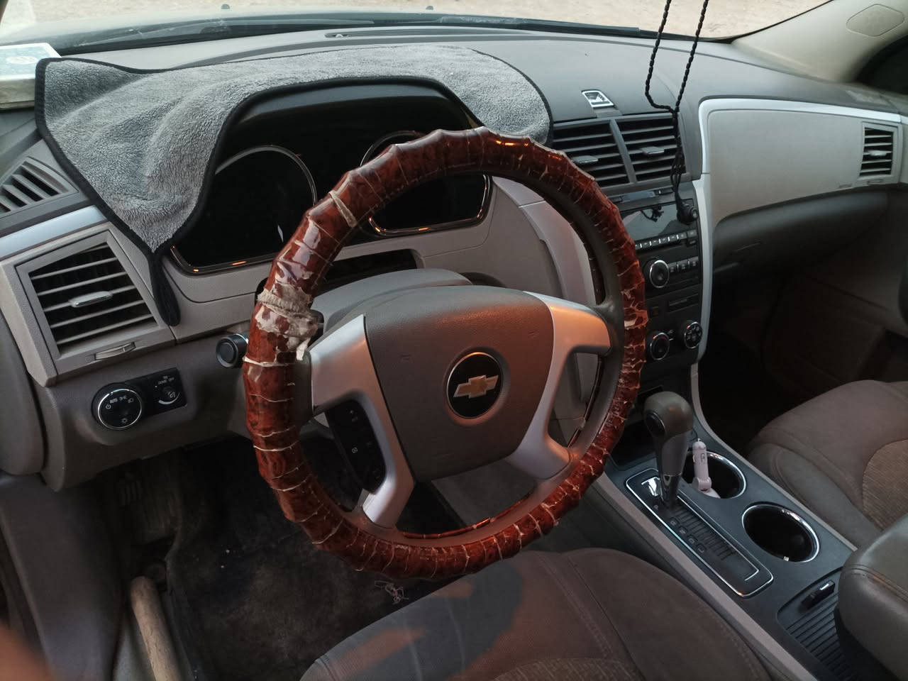 شوفرليت اترافيس 2011. وارد كندي  بدون ضرار   محرك 2017 
محرك.  معمر.
مكاني موصل 
غرمات مصفر 
هزه 26 
سنويه 2030. تحويل مباشر
  مكاني موصل كوكجلي. 
*********** 
***********
سعر 95 وبي مجال
