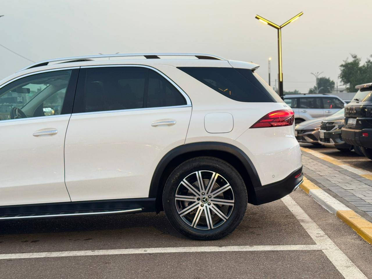 مرسيدس بنز GLE 450E
2025 وارد امريكي بيها مكانين PDR فقط مكفولة من ضربة وصبغ وتبديل السيارة اني مستوردها على ايدي وبعدها زيرو ما ماشية
سيارة كهرباء بانزين هايبرد داخل اوف وايت سيارة على وضع الشركة جديدة حيل مال جناي مكان السيارة معارض النهضه
***********
***********
