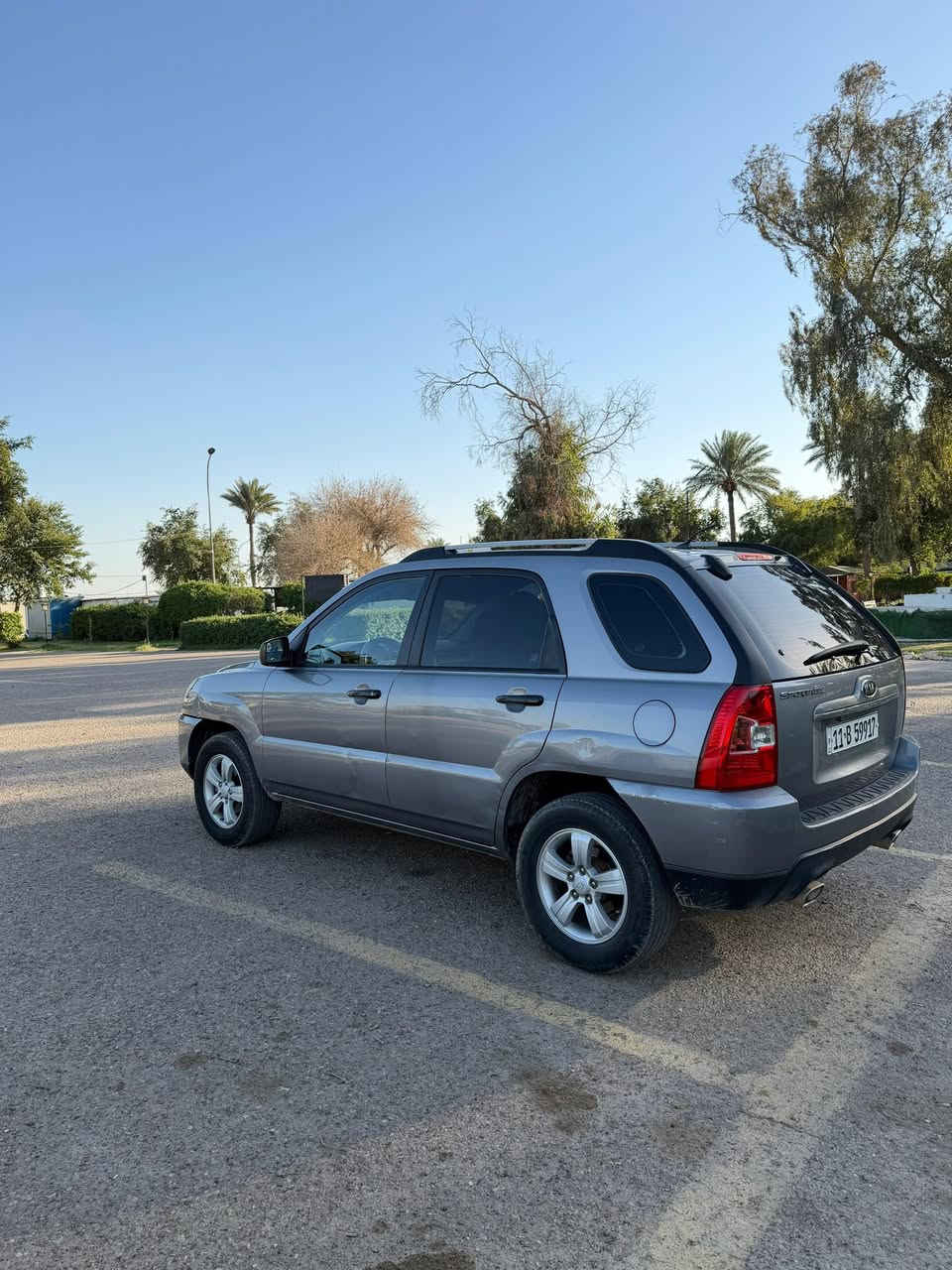 KIA SPORTAGE (وارد خليجي)
الموديل :-2009
عداد المسافة :-191.000 كم
لوحات التسجيل :- بغداد رقم جديد بأسمي سنوية 2029
حجم المحرك :-4 سلندر سعة 2000
فتحة سقف سلايد
السعر :-11.500$ قابل للتفاوض
العنوان :- الكرخ / الدورة
للإستفسار :- ***********
ملاحظة :- السيارة  كير ومحرك بلادي ادامة كاملة للصدر ومنظومة التبريد
