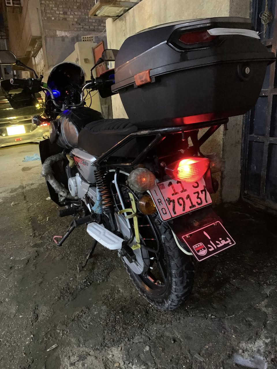 سلام عليكم
سلام عليكم 
___________
للبيع فقط
___________
دراجه بوكسر هندي
مامشتغله دلفري ابد 
_____________
موديل 23
____________
رقم بغداد انكليزي
(بأسمي)
____________

 مكينه بيها خيط تبخبر من تحمه يروح
انه ابيع بيها خيط
____________
ماشيه 8 الاف فقط
_____________
دراجه جانت متروكه سنه كامله من رجعت اشغلها طلع التبخير عده التبخير كفاله عامه
________________
دراجه بيها اضافات خير من الله
(لايت زنون - لايتات خارجيه 3 - بك لايت رماش -فدراليه خلفيه - درع طين امامي- يدات اماميه - جامه طويله - تاير خلفي جوبلس)
____________________________________
❌ملاحظه
الصندوك مو ويه الدراجه 
____________________________________
السعر ( 2300 ) بيها مجال حك الجيه فقط 
 بغداد الاعظميه  اتصل وانه خادم 
‏ ***********
