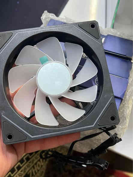 السلام عليكم فانات للبيع
5 قطع ريفيرز شبيهات ليان لي 
سعر القطعه ٦ الاف دينار 
و ٣ قطع ثرمل رايت بدون اناره
و٣ قطع سيسونك  rgb ثابت 
٦ قطع ب ٢٥ قفلهن 
مكاني بغداد البياع 
وعندي توصيل 
*********** بغداد, العراق
