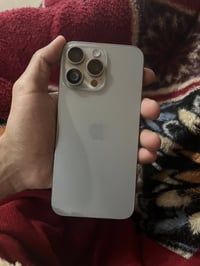 15 برو ماكس ذاكره 256 مبدل بطاريه وكامره العمقيه فقط ماستر كارتونه ويا...