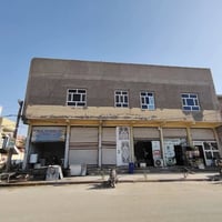 بناية ٢٠٠م • ٦ محلات مؤجرة • بيت جوة ١٢٠م