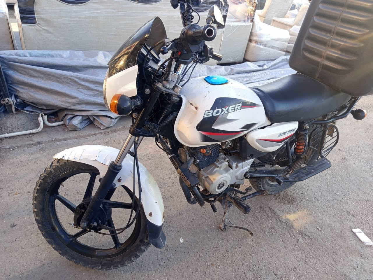 بوكسر ٢٢ دراجه نضيفه معاوزها شي سعر ٨٥٠ وبيها مجال مكان بغداد حي جهاد *********** واتساب فقط
