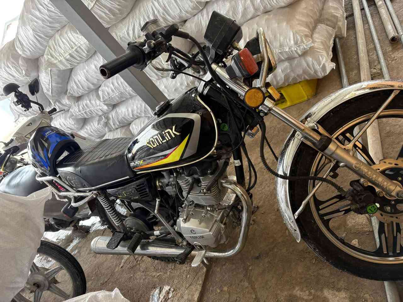 اسلام عليكم دراجة سولينك موديل 2022 نضيفه وكامله 5 كير سلف كهربائيات منفيس موجود سعرها 450 وبي مجال بسيط رقمي 
***********
***********
