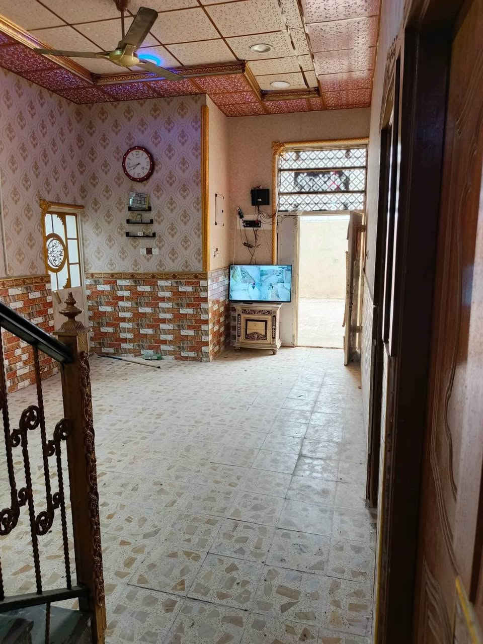 بيت للبيع مساحه 200 متر
غرفتين وصاله ومطبخ وديوان وكراج 
العنوان ابو الخصيب قرب معمل الشيخ
نموذج 25
مكاتبه وكاله ونسخه من الطابو 
السعر 85 وبيه مجال قليل 
***********
مكتب عقارات الخالدي البصرة, العراق
