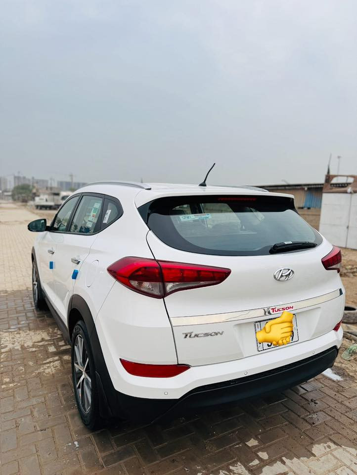 توسان 2017 خليجي مكفوله
عدا بارد بالجاملغ الايسر كد شبر والباقي مكفول
 كير محرك صدر باتري تايرات سياره جاهزه للاخير 
السعر182وبيه مجال مكان السياره بالزعفرانية
للاستفسار ***********
