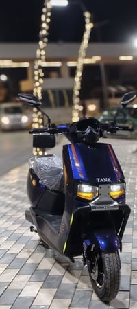 دراجه شحن اللبيع 6بطاريات مستخدمه سبوعين مابيهة اي نقص سرعه حقيقي 70 ت...