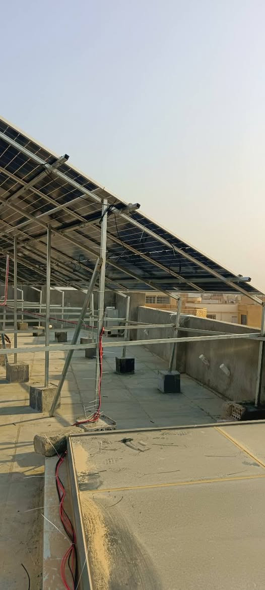 🔥⚡ بمساعدة مكتبنا منزلين آخرين يودعان انقطاع الكهرباء ودوخة المولدات ⚡🔥
✅

🌞 تم تنفيذ منظومتي طاقة شمسية متكاملتين في #مدينة٠تكريت٠شارع٠البلاج بواسطة مكتب #توب٠إينيرجي لخدمات الطاقة الشمسية 🫡

في منزلين تابعين للدكتور (ثائر جاسم الجنابي) 🏡

💎 تفاصيل المنظومة المنفذة الأولى⚡:

🔹 20 لوح شمسي نوع فيلادلفيا بقدرة 620 واط👍🏻
✔️ كفاءة عالية💪🏻
✔️ ضمان رسمي لمدة 15 سنة💪🏻

🔹 3 بطاريات ليثيوم سعة 17 كيلوواط🔋
✔️ خزن طويل الأمد💪🏻
✔️ ضمان يصل لمدة 5 سنوات وعمر افتراضي من 10 إلى 15 سنة💪🏻

🔹 انفيرتر نوع ديا بقدرة 12 كيلوواط👍🏻
✔️ أداء ثابت💪🏻
✔️ ضمان 3 سنوات 💪🏻

🔋⚡🔋⚡🔋⚡🔋⚡🔋⚡🔋⚡🔋

💎 تفاصيل المنظومة المنفذة الثانية⚡:

🔹  14 لوح شمسي نوع فيلادلفيا بقدرة 620 واط👍🏻
✔️ كفاءة عالية💪🏻
✔️ ضمان رسمي لمدة 15 سنة💪🏻

🔹 2 بطارية ليثيوم سعة 17 كيلوواط👍🏻
✔️ خزن طويل الأمد💪🏻
✔️ ضمان يصل لمدة 5 سنوات وعمر افتراضي من 10 إلى 15 سنة💪🏻

🔹 انفيرتر نوع ديا بقدرة 8 كيلوواط💪🏻
✔️ أداء ثابت💪🏻
✔️ ضمان 3 سنوات 💪🏻

⚡ قدرة عالية لتشغيل المنزل بالكامل
⚡ استقرار كهربائي 24 ساعة بالتزامن مع الكهرباء الوطنية.
⚡ توفير كبير في مصاريف الوقود.

اتصل الان وخلي الكهرباء تنور بيتك🫵🏻:
 
المهندس عامر البشير
📞 ***********
المهندس بلال طالب
📞 ***********
📞 ***********

💪🏻🌞 TOP ENERGY For Solar energy services 💪🏻🌞

نحو طاقة نظيفة… مستقبل آمن… واستثمار ذكي.
📲 احجز استشارتك الآن وخلي بيتك يعتمد على الشمس!

#TOP_ENERGY #الطاقة_الشمسية #تكريت #طاقة_مستدامة #وفر_فلوسك
