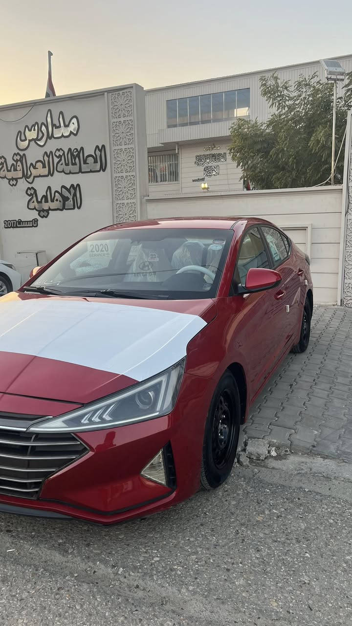 السلام عليكم 
الانترا 2020 للبيع 
حادث بنيد وجاملغات
مواصفات السياره 
- شاشه جبيره وكامره 
- تحديد مسار 
- رادار امامي + جانبي 
- بصمه تحوير + تشغيل عن بعد 

مكينه وكير بلاديات 
تخم تاير ويل جدد 
سنويه منتهيه راعيها يحول ثاني يوم 
صور الحادث + السونر بل منشور 
السعر   —— 124 ورقه ——
مكان بغداد جميله 
***********
