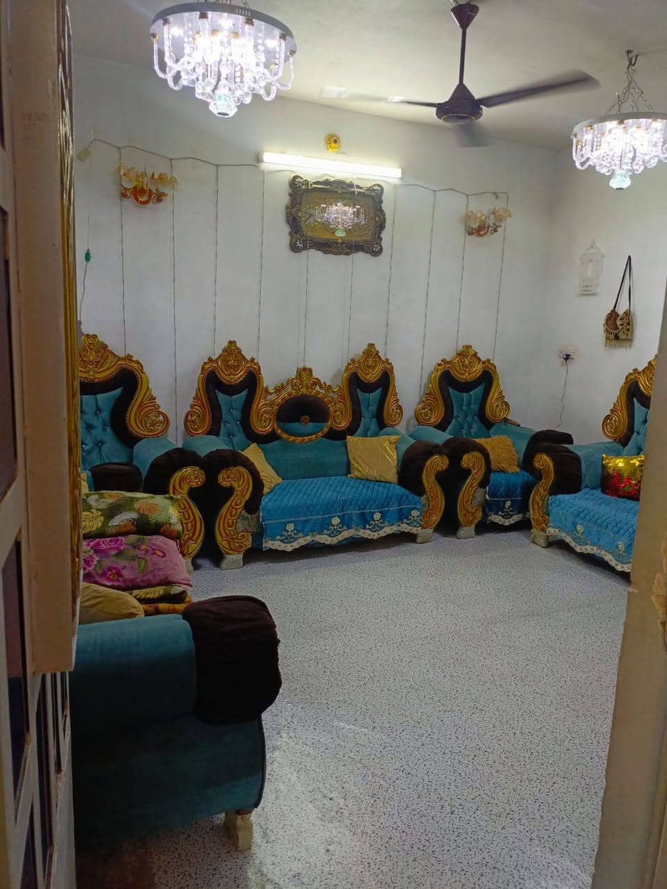 سلام عليكم بيت للبيع ٧٥متر مربعه طابقين دوانم الشعلة قبل السكه عل غربي خلف فوج الطوائ الطابق الأول معزول عن الثاني الطابق الأول صاله وحولي وغرفه ٢حمام خارجي وداخلي الطابق الثاني صاله وغرفه وحولي وحمام نقص كاشي وستاره /السعر ٧٣ /***********/ ***********
