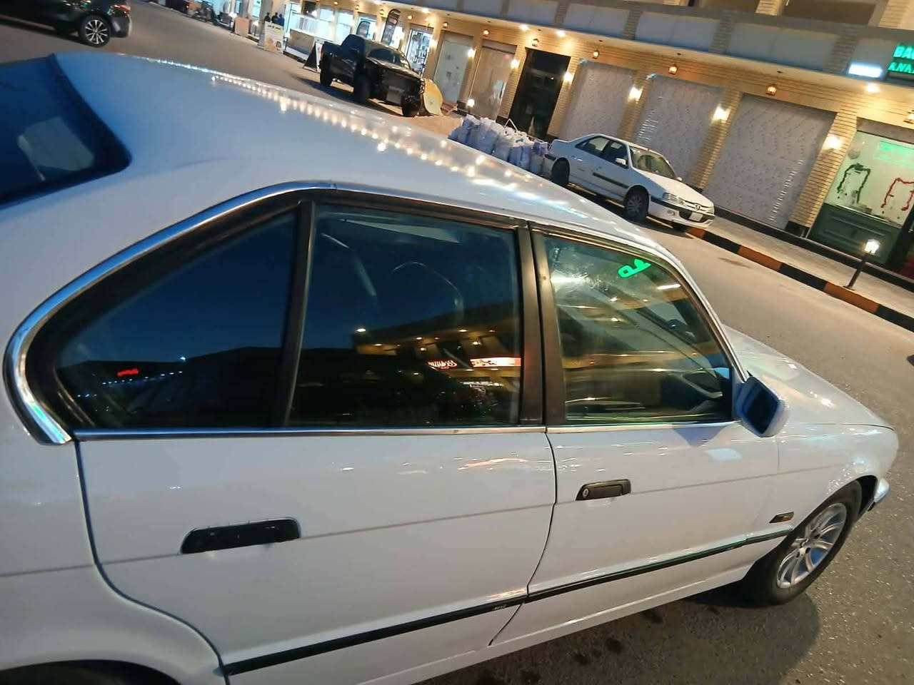 سلام عليكم بي ام 525 مديل 89  رقم بغداد بسمي سياره كامله من كلشي نقص بس تبريد  مصبوغه حزام جماليه كير اتو محرك مفتوح السعر 55  مكاني بغداد الشعب موبايل ‏‪***********‬‏
