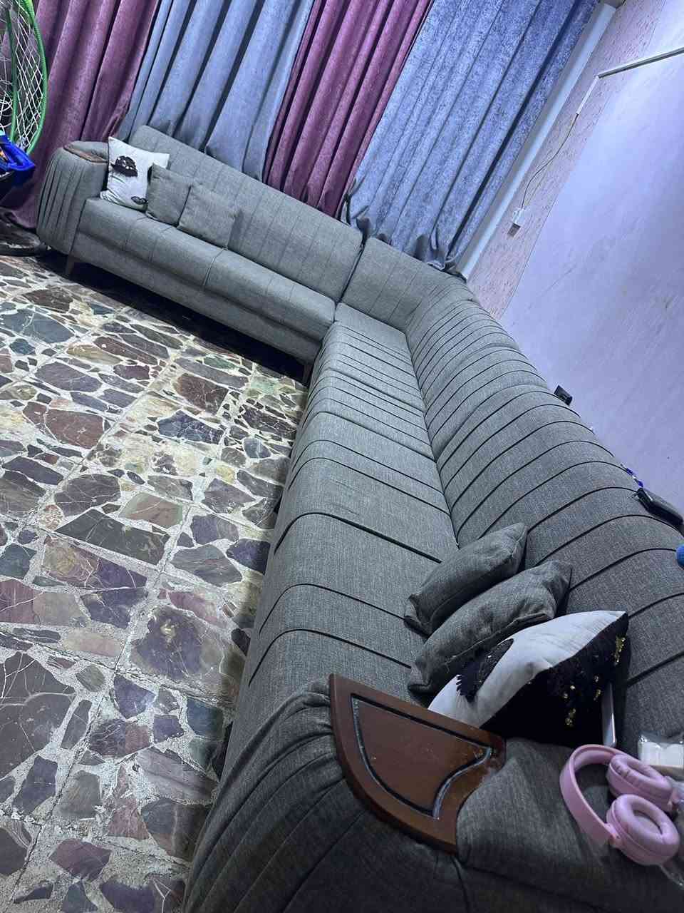 السلام عليكم عندي أغراض لبيع اتصال على هذه رقم ***********

