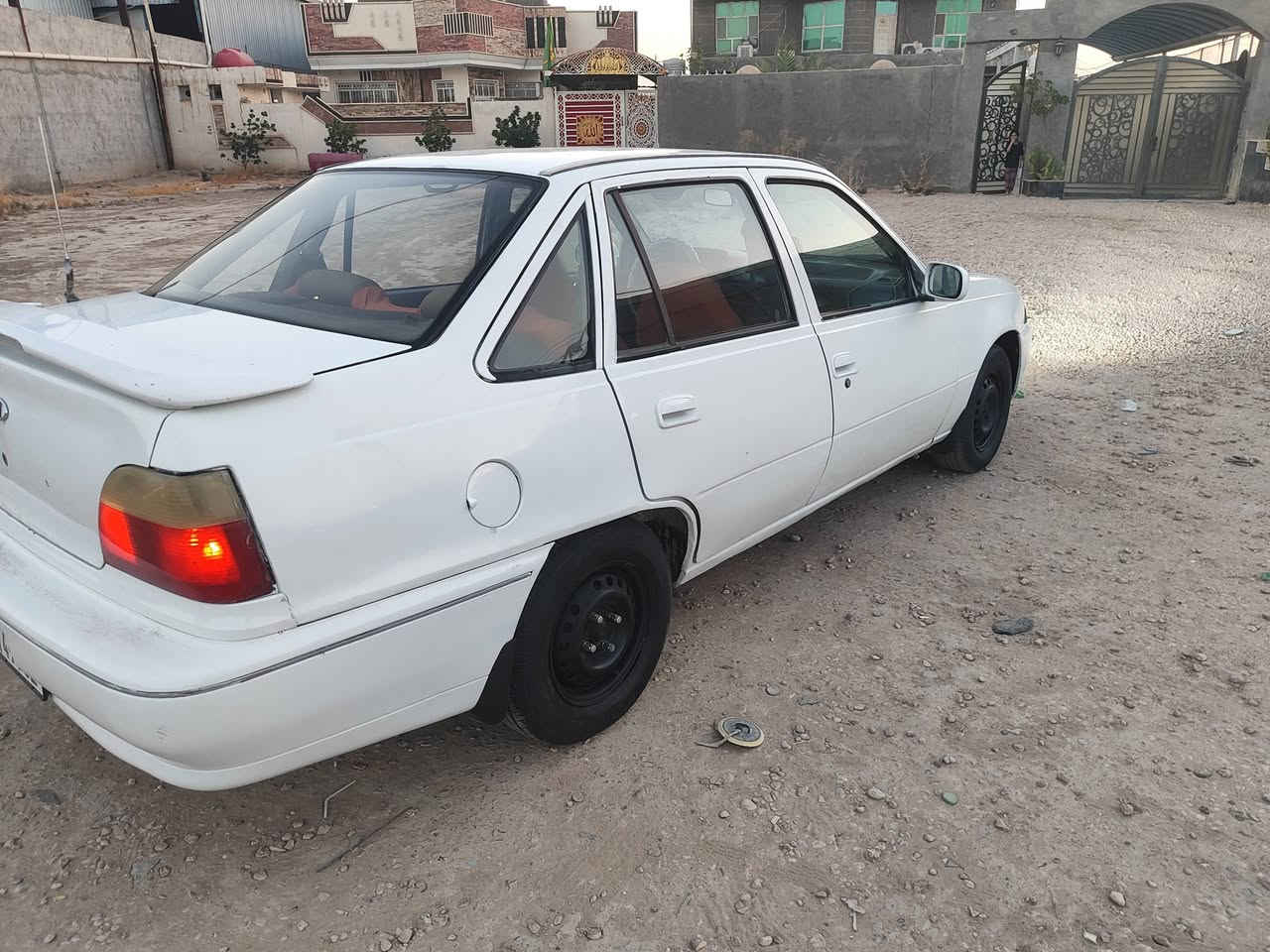 السلام عليكم برنس للبيع رقم بابل دولي سنويه مجدده لل٣٠ موديل 95 مكفولة مكينه وكير وحداديه وتخم تاير كهربائيات شغاله مكفولة من الضربه مصبوغة احزام للجماليه التبريد عايز كمبريسر فقط العنوان بابل القاسم ما متواجد على الفيس رقم الموبايل *********** السعر ..25..

