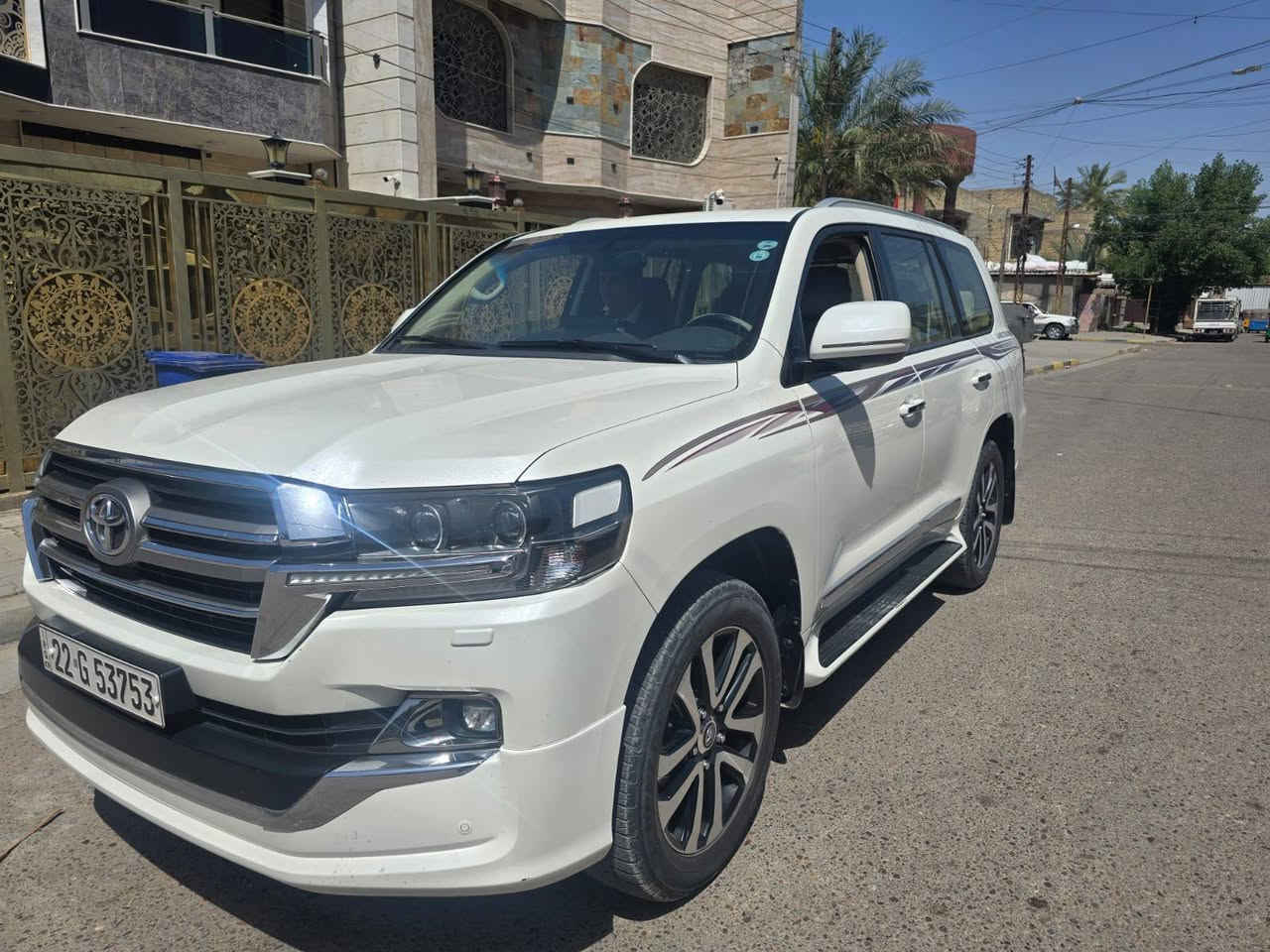 السلام عليكم لاندكروز للبيع 2019 السياره ماشيه 197الف السعر 525وبيها مجال للاستفسار الاتصال ع الرقم ***********7
