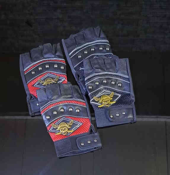 السلام عليكم شباب 
كلشي يخص البوكسر متوفر 
يوجد توصيل بغداد وجميع المحافظات للحجز مراسلة الصفحة أو الاتصال على الرقم ***********
