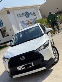 السلام عليكم   للبيع فقط  تيوتا كورلا كروس 2023   هايبرد   مكفولة من ا...