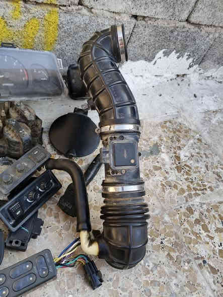 السلام عليكم غراض برنس للبيع عنوان بغداد مدينت الصدر هذا رقمي ***********
