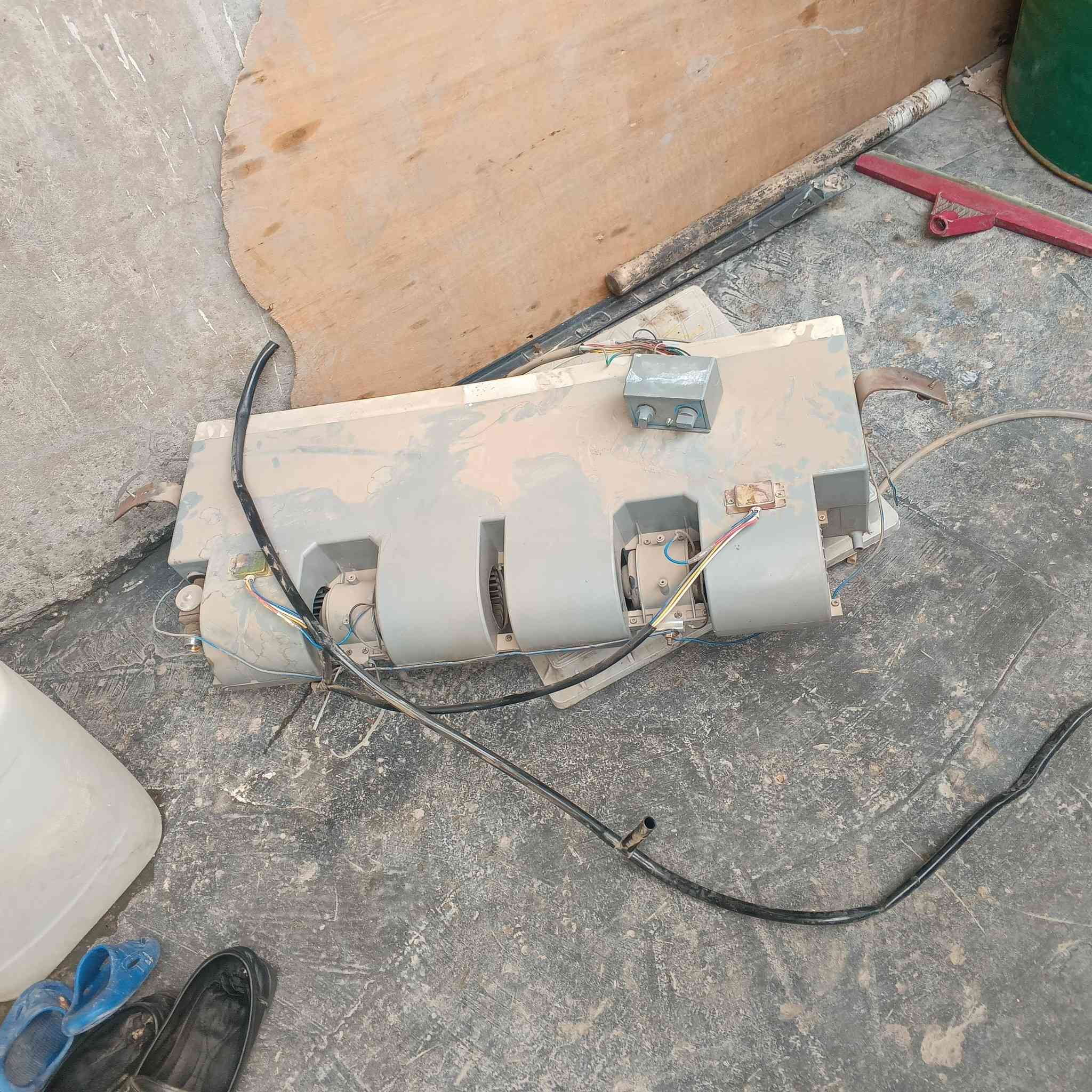 سلام عليكم عيني للبيع سبلت تبريد يرهم على جميع السيارات مكاني بغداد الدوره رقم الهاتف ***********&&***********
