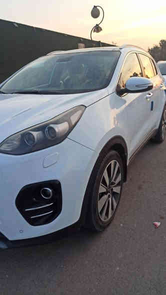 سبورتج موديل 2018 خليجي رقم بغداد انكليزي بصمه بانوراما تبريد قطعتين  سياره جاهزه من كلشي فقط صبغ في المكان لمحدد مكينه2000دوش 
للتواصل عل رقم *********** ما جاوب خاص فقط العسر ١٩٥
