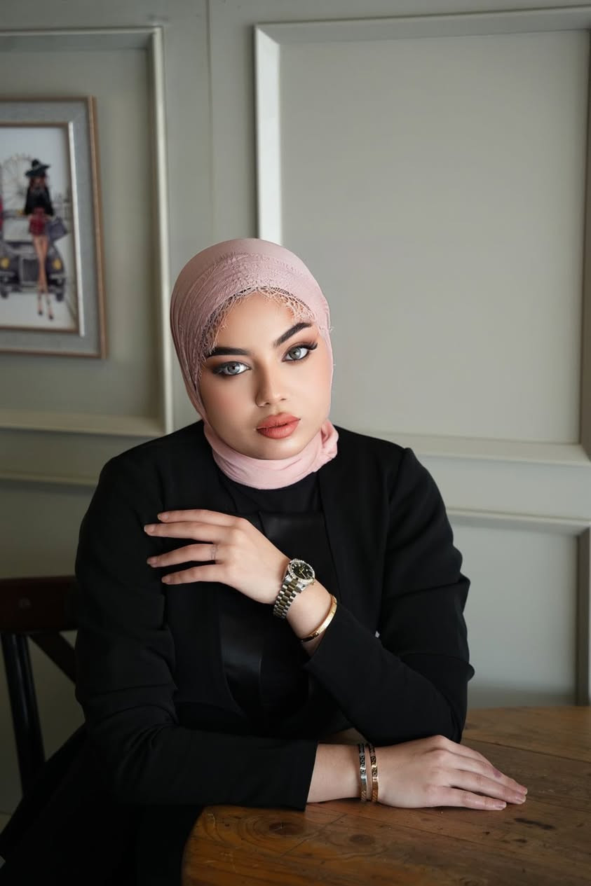 الأناقة تجتمع في قطعة واحدة! ✨

الربطة الدانتيل المثلث 🎀
 تشكيلة ألوان تخبل و خامة درجة أولى

للطلب والاستفسار
***********

العنوان :- 👇🏽👇🏽
بغداد 🇮🇶
الشورجه
تحت التكيه
سوق الامين التجاري للشالات 🛍️
