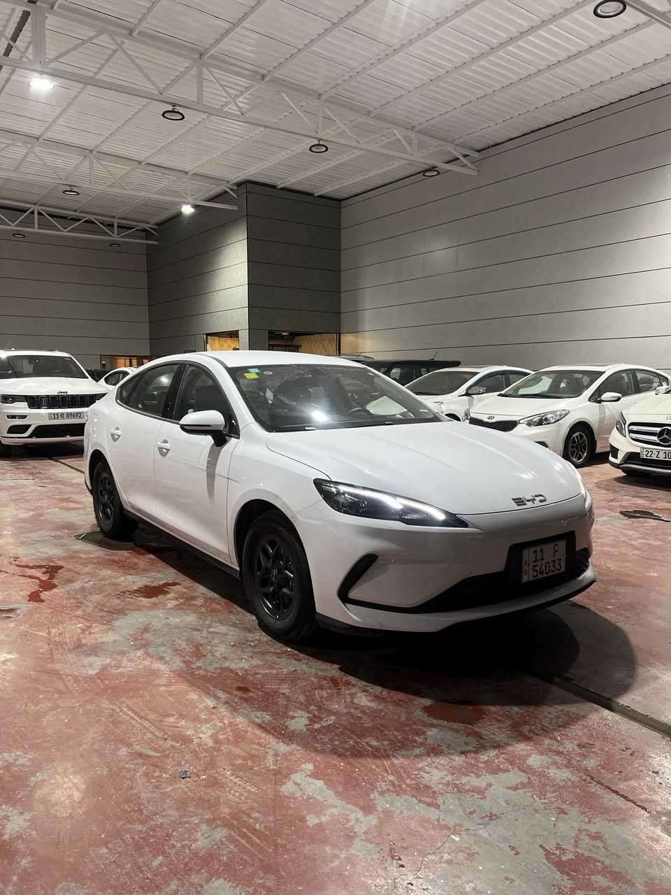 السلام عليكم (زيرو)
النوع : BYD سيل 5 

• موديل 2025

الرقم : بغداد ( باسمي) 

تحويل مباشر / بدون دلالية

المحرك والتقنيات

(Hybrid + Electric + Petrol) اقتصاد 1500cc محرك •

*   تبريد أمامي وخلفي قطعتين

-   كير ماوس+ تمشيك مايقارب2100 كم

*   بصمة + بصمة ابواب 

*   شاشة وسطية

*   كامرة خلفية

*   حساس خلفي�الإضاءة والتصميم

*   لايت زنون

* بك لايت LED 

*   ويل اسود مات

*   داخل جلد لون أبيض

*   تحكم مقود جانبين

السعر :20.200 مليون  وبيه مجال 

العنوان : بغداد - البياع 

باقي التفاصيل الاتصال ؏ الرقم او واتساب 

***********

