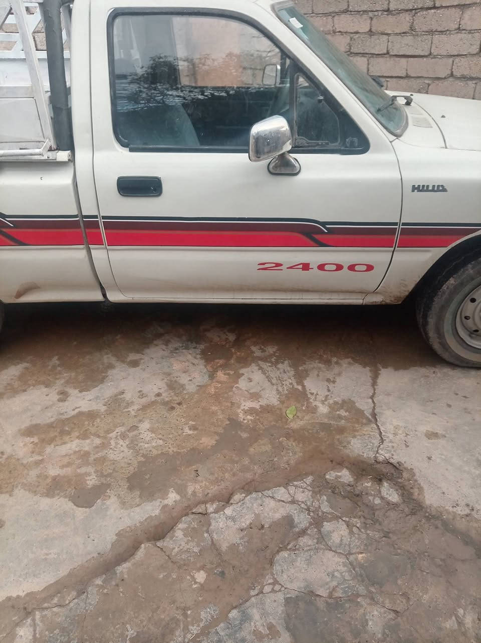 عندي سياره موديل ١٨٨٩
سياره حلوه نظيفه  محرك كير شراط كابون بنزين موجد
 سياره حار بارد رقم نينوى مسطره صارله شهر من حولته
هزه جديده السعر ٦٢ ابيها مجال
رقم  ***********
