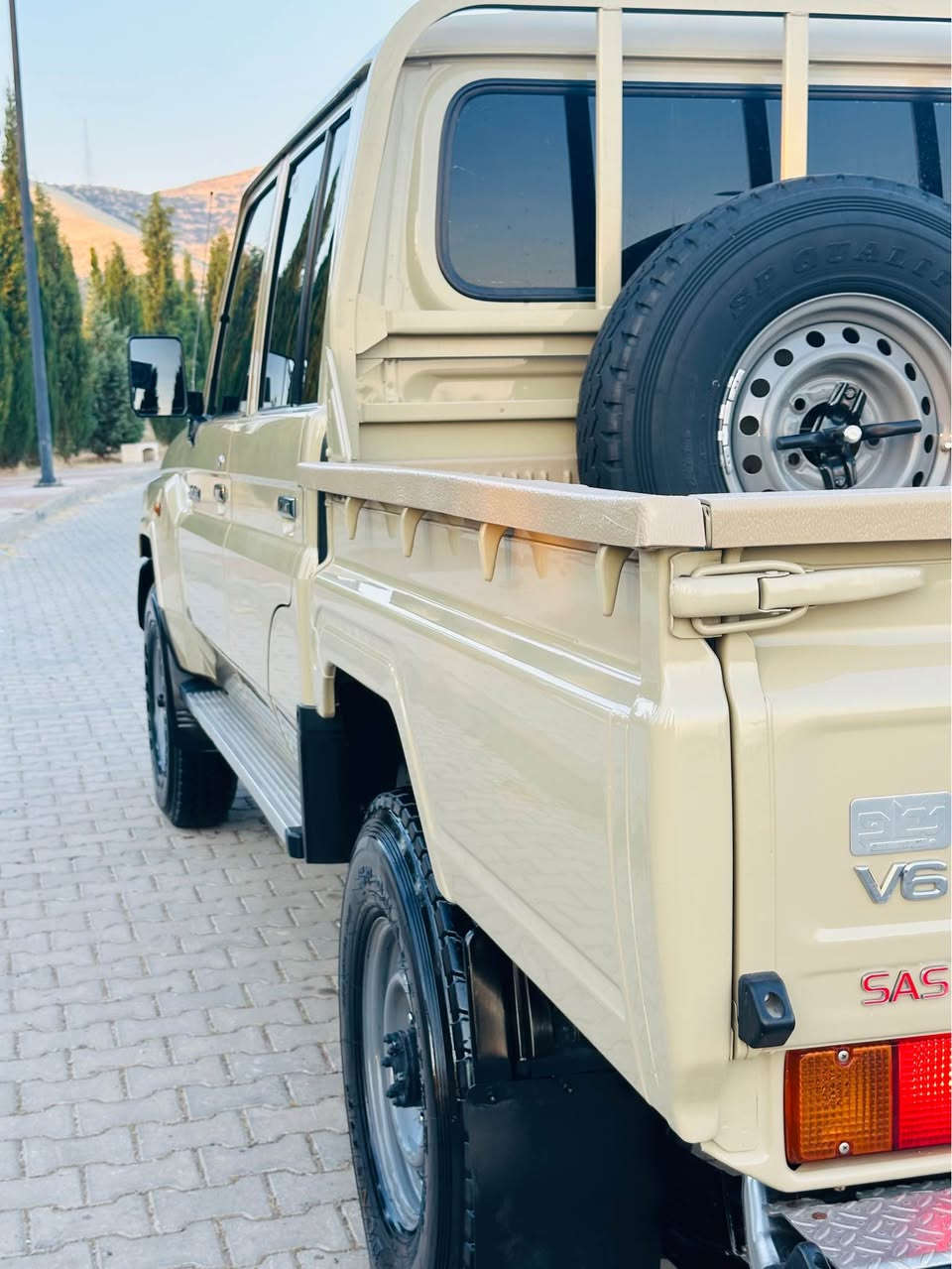 تۆیۆتا لاندکروز LX  2022 مێگزەمینی  V6
 سفری شەریکەی ساس
مواسەفات ڕێوییە 
تەنها  ٦٧ هەزار ڕۆشتوە 
وەک سفر وایە 
سەیارەکەزۆر زۆر نمونەو ڕەقەم یەک جوانە 
دەعامی بۆدەعامی بەشەرتی هەموفەحسێک
 بۆیاخ و سارد وشوختی نیە

 ڕەقم سەنەوی تازەیە

 سەیارەکەلەسلێمانیە  

ژمارەی خاوەنەکەی 
 ***********
***********
نرخ ٤١٥$ السليمانية, العراق
