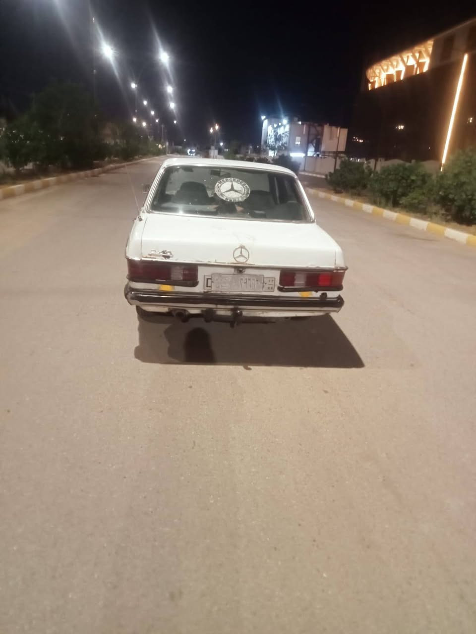 مارسدس ابو جحيل مديل 82 مكينه ثنين ونص وكير وحداديه وتخم تاير وكهربائيات شغاله دوشمه دواخل السعر 13 وبي مجال بسيط مكان سياره ناصريه  الاستفسار ع رقم ***********
