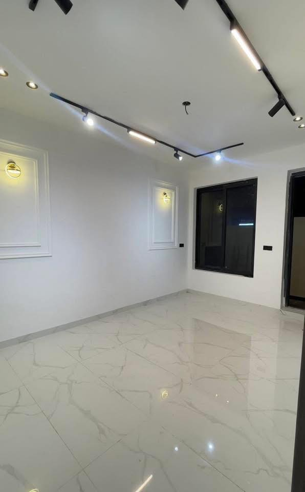 للبيع ////🌹🌹للبيع////🌹🌹
‏دارين مساحة الواحد 100 م2 ￼ 🏚️

‏بغداد حي الجهاد قرب مدينة الألعاب وجامع محمد رسول الله

‏بناء جديد Vip سنة 2025 جاهز للسكن خارطة هندسية ￼💯

‏طابق الأرضي مدخلين استقبال مطبخ هول مفتوح//////

‏مطبخ حار صحيات غرفة منام ////// 

‏الطابق الأول 

‏غرفتين منام صحيات سطح صغير ￼☎️ *********** ￼￼￼
