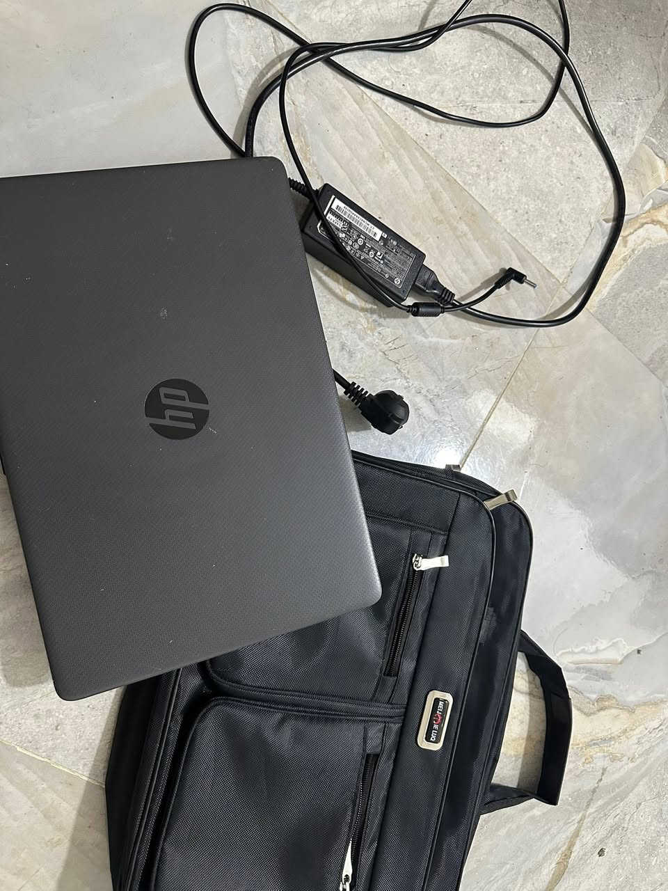 لابتوب hp نضيف ٤اشهر مستعمل فقط 
للاسفسار الاتصال على رقم الهاتف *********** 
او على الخاص

