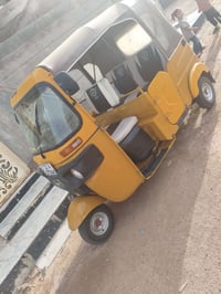 تكتك مديل 21بيها خياسات وبيها طكات سعر 7ملاين وبيها مجال  07709091438