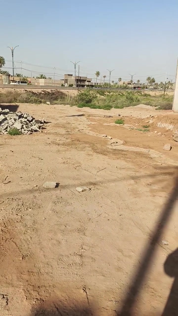 السعر خمس مئة مليون مع المجال للاستفسار الرقم ***********
