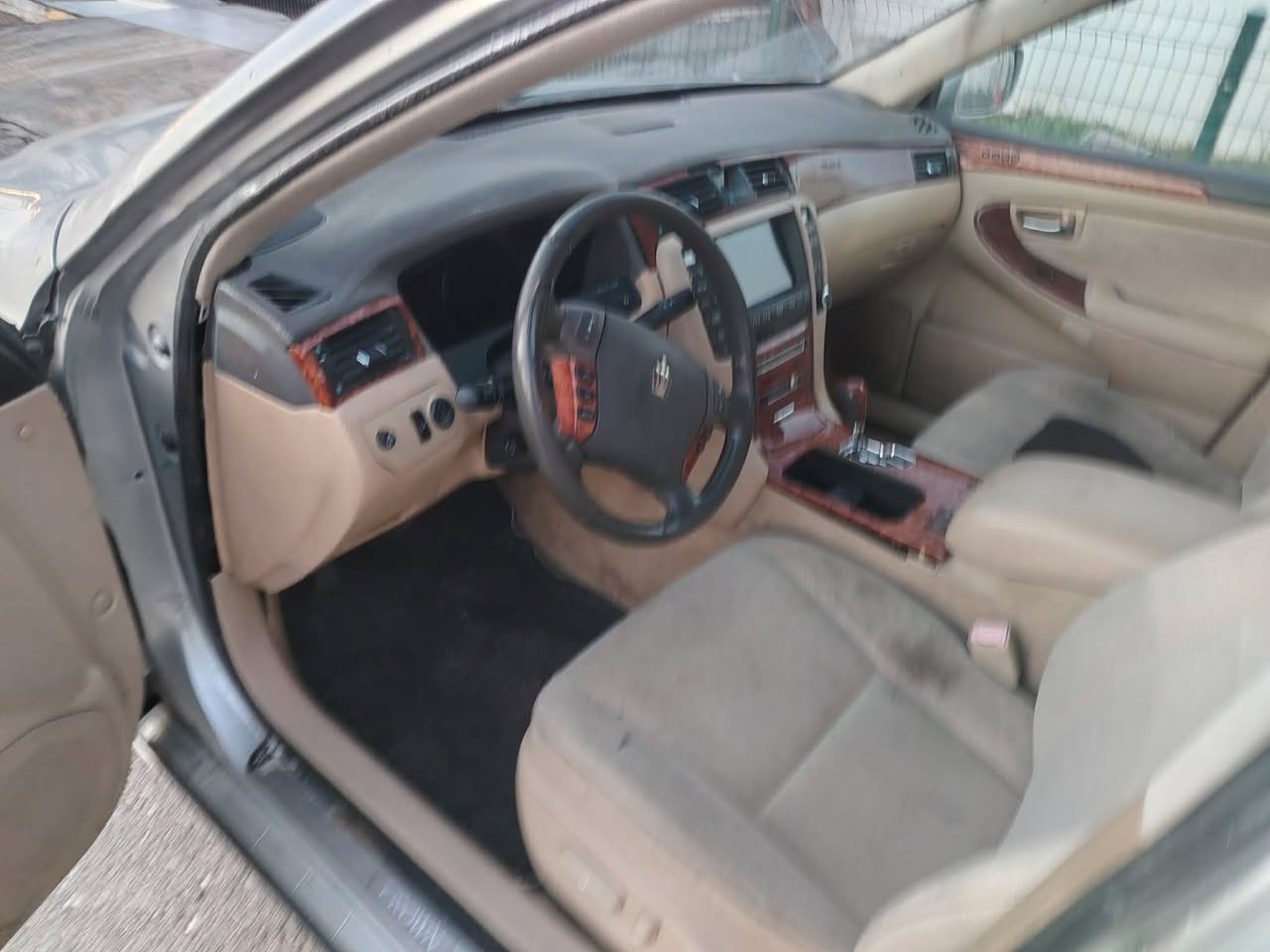 براوە ١٨٢ بئ دوکەل
سئ دووکمە
سئ پەردە 
سەلاجە و مەرکەزی
شاشەو کامیراو بەسمەو
دوکوشن کارەبا
تایەو ویلی بیلاد
بئ دەعمو لیدراو
شاسی بەشەرت
ناوزەرد
***********
