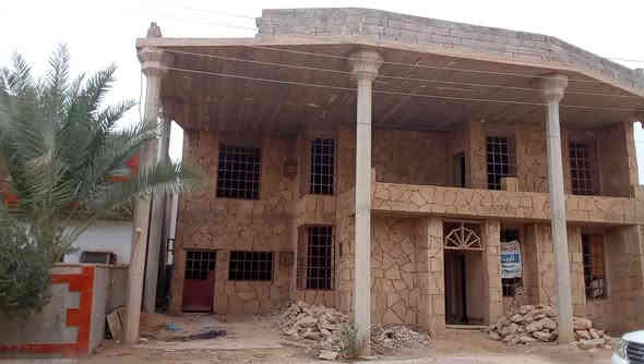 هيكل للبيع طابو صرف في الوسطى قرب دار صلاح الفتيح / قضاء حديثة / الانبار 

المساحة الكلية / ٣٠٠ م

كما موضح بالصور ادناه 

المحتويات :-

الطابق الاول /

كلدور 

ديوان 

هول 

مطبخ حار + بارد 

غرفة نوم 

صحيات داخلية 

الطابق الثاني /

( ٣ ) غرف نوم 

صحيات 

* الواجهة حجر نحيت 

* مسطر جص

السعر / ٧٥ مليون و بيها مجال للتفاوض 

مكتب ابو احمد الحديثي للعقار 

عنوان المكتب / الانبار / قضاء حديثة / سوق الحي العسكري الرئيسي / قرب اسواق ابو حسين للغذائية 

استاذ هشام        ***********

                         ***********
