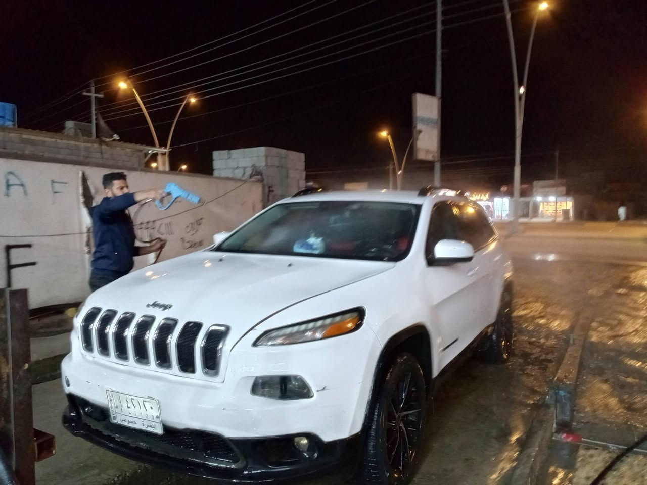 سيارة جيب شيروكي بيضا موديل 2016/ بصرة مواصفات ممتازة بدلت محركها مديل 2023 وبدلت راديتر دبل خانة والسيارة جاهزة وحلوة وجاي اكمل معاملة اديرها بأسمي تلفوني 
*********** اللي يحب يراوسني بسيارة كيا عنواني البصرة النجيبية دور اسكان الكهرباء قرب جسر خالد رايدها 130 واللي يزورني يشرفني وبيها مجال
