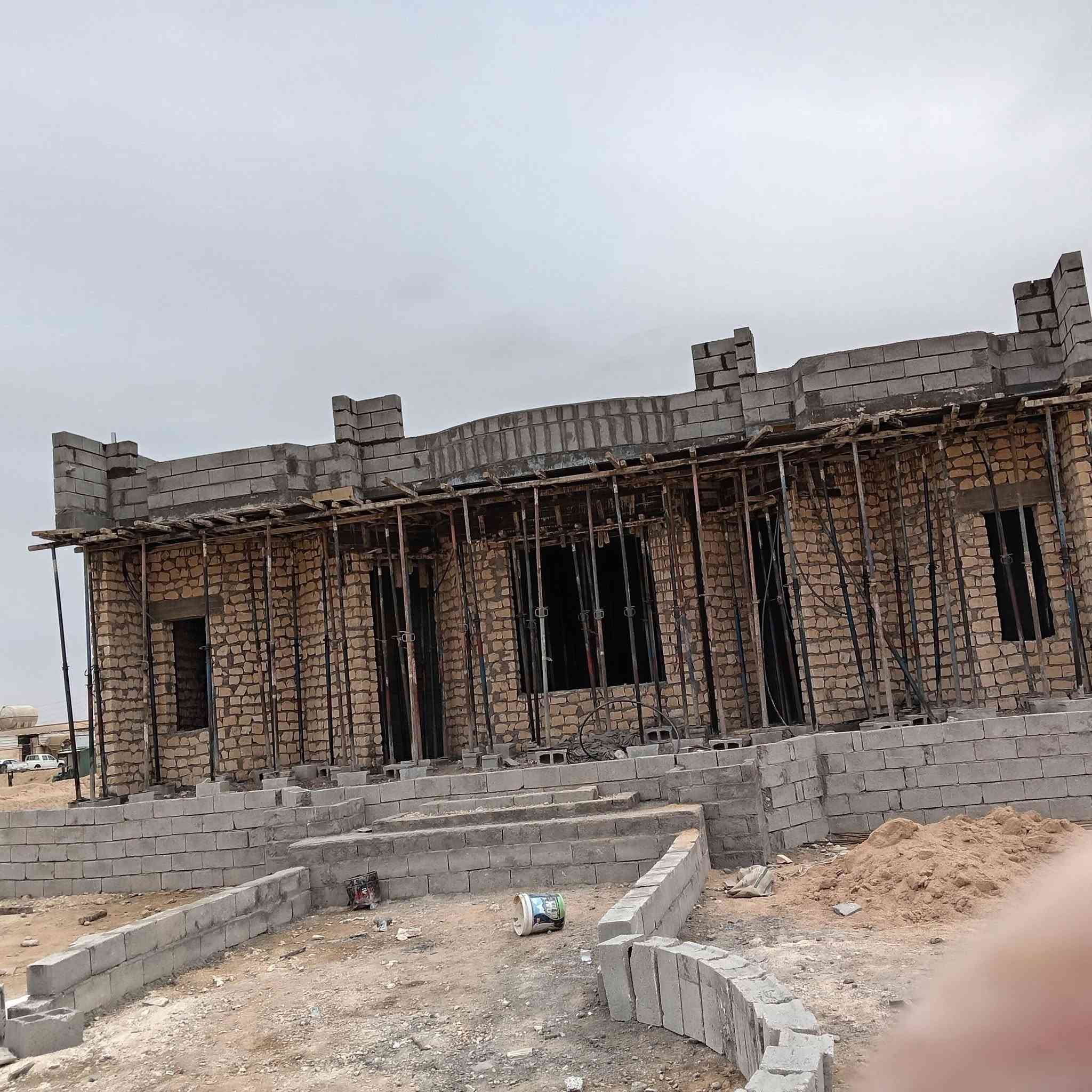 سلام عليكم اخوان بنه متفرق العمل ابلوك حجر وسعار مناسبه اتصال ع رقم ***********
