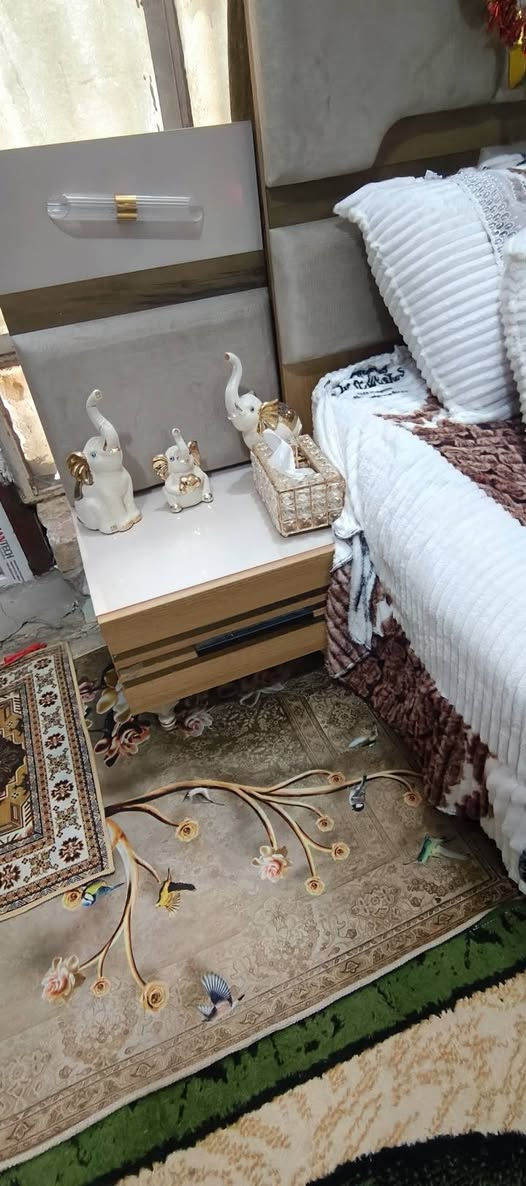 غرفة نوم تركي جديده قبل شهر اشتريته السعر ك٥٠٠ وبيه مجال للاستفسار الاتصال ع الرقم***********
