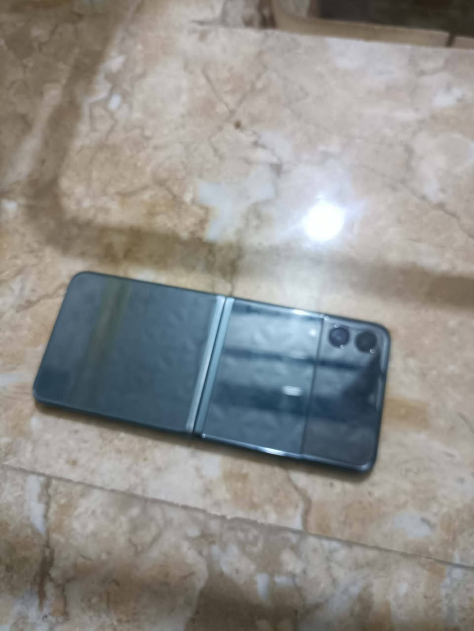 جهاز flip z3 جهاز ما مفتوح ولا بي اي خلل سعره 300وبي مجال كربلاء الحر ***********
