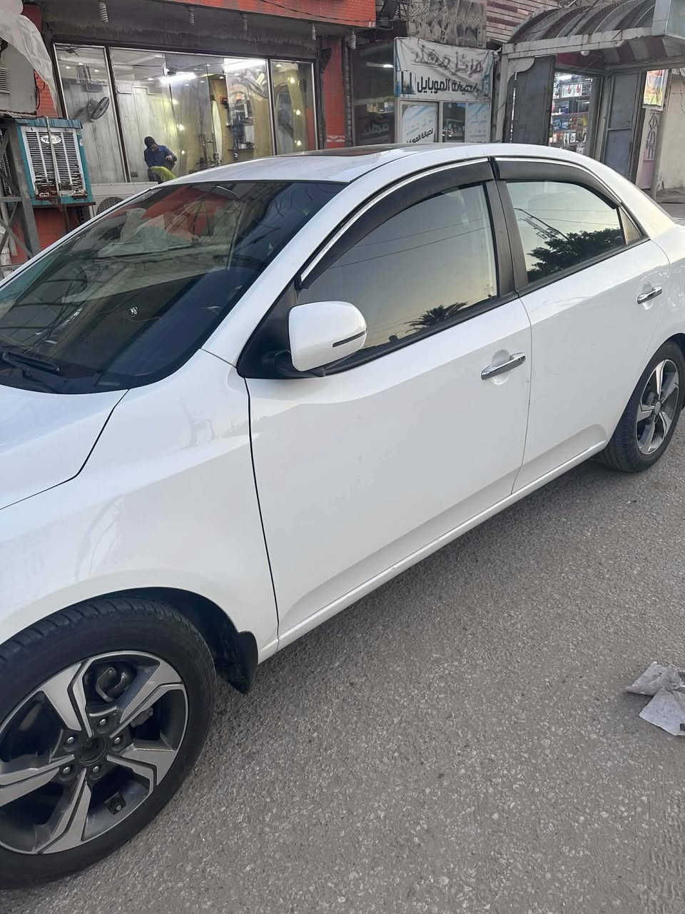 السلام عليكم
سيراتو 2013 فول مواصفات ماعدا البصمة مكفولة كفالة عامة من الضربة والصبغ والتبديل محرك 1600 مامفتوح نهائياً 
مكانها النجف حي العسكري
السعر 115 وبيها مجال حك الجية 
للاستفسار ***********
