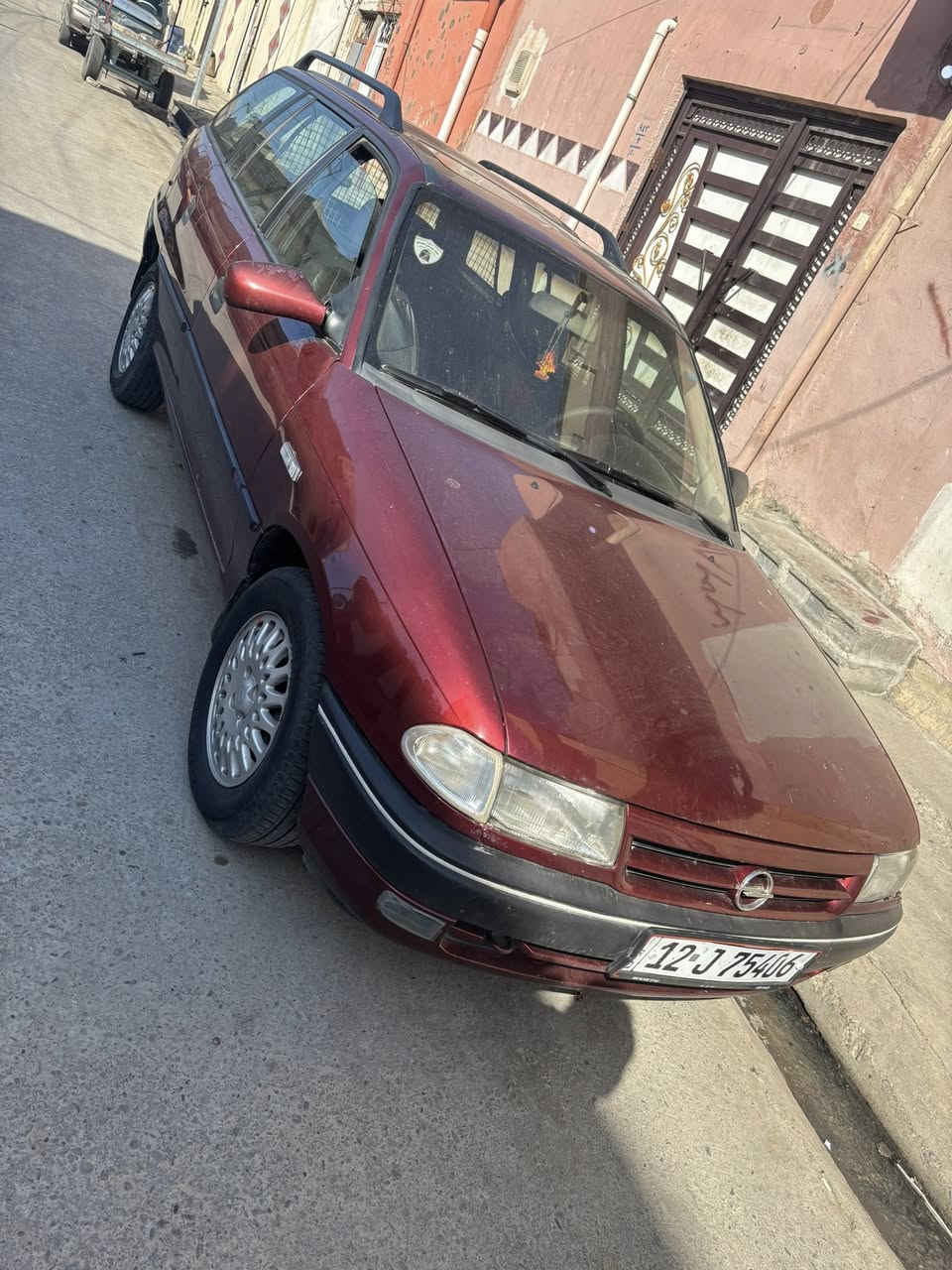 استرا حجم 16للبيع السياره نضافة فول رقم اجنبي نينوى كابون بانزين جديد شرط الوكالة والتحويل  ***********
***********
