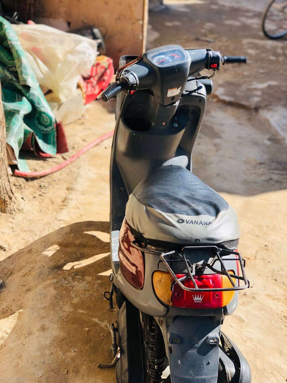 سلام عليكم ورحمة الله وبركاته دراجه منغولي للبيع محرك ناعم ومعدل وشلعه تشك الكاع كهربائيات كله شغاله اشاير بك لايت لايت زنون امامي قفل جنطه قفل سكان تخم تاير يعني بمعنه الكلمه الله شاهد ربع ما تذب عليه كله بلادي غراضه 
سعر 350 وبيه مجال حك الجيه الاتصال والستفسار ***********
