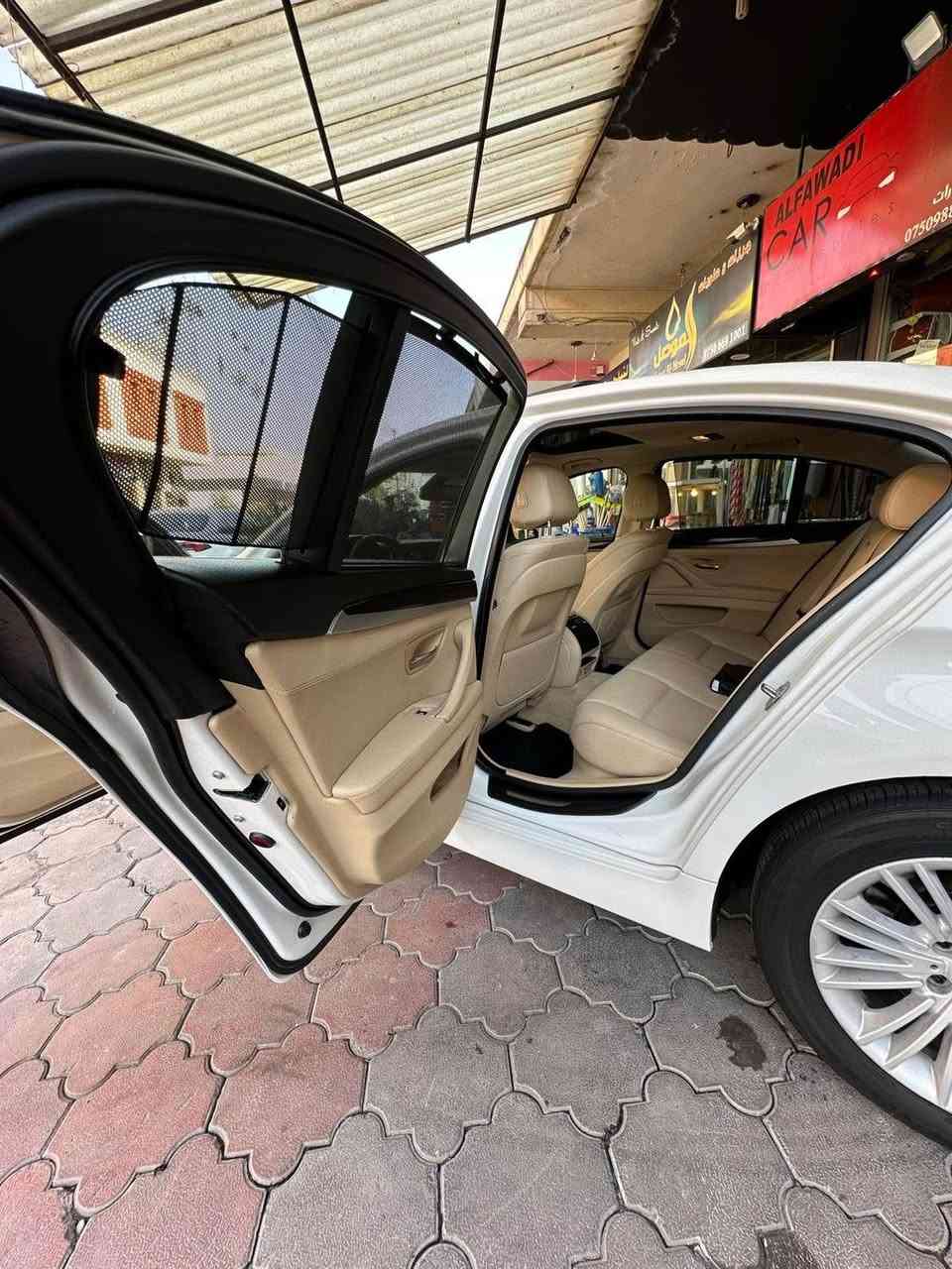 السلام وعليكم Bmw 528i 2016 خليجي شركة العروش بدون صبغ جاملغ الخلفي بي مكان اصغير بارد فقط
ماشية ١٤٨ الف كيلو متر 
المواصفات 
بصمة 
فتحة سقف  
حساس امامي خلفي
مري شفط 
كشن جلد 
تبريد مناخي منفصل 
تبريد خلفي 
بردات 5 + خلفي كهرباء
لايتات زينون دايناميك 
شاشة + وكامرة
كشن كهرباء +وخزن 
استيرن كهرباء + تحكم 
شفتات استيرن 
زراكة لايت 
بلاجكتر زينون 
شرط التحويل فقط
للاستفسار***********
                            *********** أربيل, العراق

