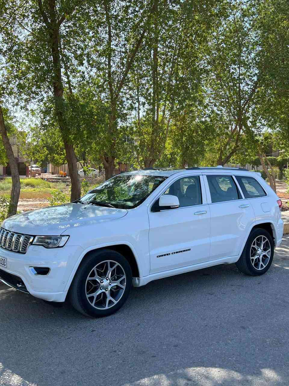 السلام عليكم 
جيب شيروكي اوفر لاند
موديل ٢٠٢٠ ماشية ٦٧ الف
فول مواصفات
بانوراما، شاشة ،  ٤ كشنات تدفئة، كشنات كهرباء ،شاشة اعطال، لد نهاري ، ويل ٢٠ ،حساس توقف ، اوتو ستارت ، مانع انزلاق ،٤ انظمة قيادة ، جگات ، كشنات جلد ، زراكات ماصدة ، وبعد هواي مواصفات
السيارة كفالة عامة 

تواصل 
زيد ***********
يوسف *********** حلة, بابل
