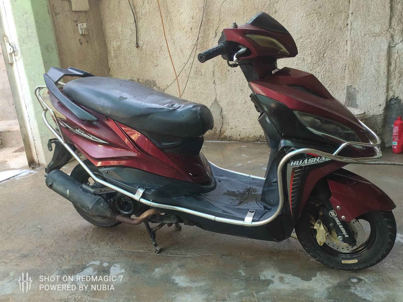 السلام عليكم دراجه جامبو محرك ماكس  نضيفه شغاله سلف هندر معدله سريعه محرك ناعم كهربياته كله شغاله السعر 300 بيه مجال بصيط مكاني بابل شارع 60 رقمي ***********
