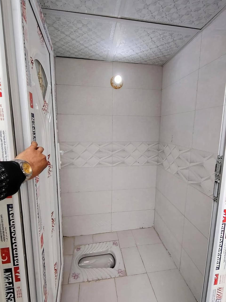 🏡دار للبيع🏡
المساحة: 60 متر
✅ #طابو_زراعي_سند_25_أقرار_محكمه
السعر: 26 مليون  (مع المجال)
الموقع: النجف شارع الصب عمود 317

مواصفات البناء: #يحتوي_على_أستقبال 
 غرفة/ صالة معزولة/مطبخ معزول/ صحيات داخليه / وخارجية / مكشوفة
بناء مرتب (أساس + سقف كونكريت + طابوك)
أرضية بورسلين أبو الـ 60

الخدمات:#بعد_عن_سوق_75متر
ماء كهرباء مدارس سوق تبليط مولد

للاستفسار والاتصال:
***********#
