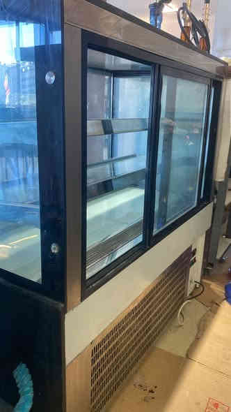 سلام عليكم عارضه حلويات نظافة 80% 525 وبي مجال المكان المنصور حي دراغ ***********
