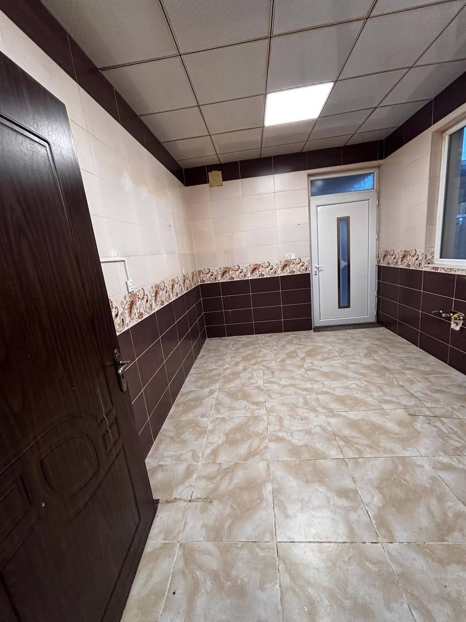 بيت للايجار منطقة لانة ستي
مساحه 200م طابقين 

السعر 500$ 
الاتصال ع رقم ***********
