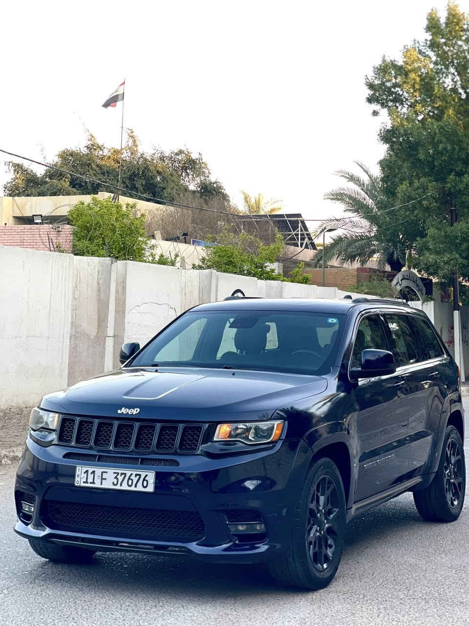 السلام عليكم 
جيب لاريدو موديل 2017 رقم بغداد باسمي 
حادثه جدا بسيط طخه بالبند وشويه بالجاملغ 
وبيه صبغ جاملغ امامي الايسر فقط رش توحيد لون
مكينه مامفتوحه بلاديه
ماشيه 98 الف
كشنات جلد
بصمة تشغيل 
اوتو فور ويل 
فول تحكم استيرن
شفتات بالستيرن
حساس خلفي 
اوتو ستوب 
شاشه كار بلي
كامرا خلفيه
 منضومة زنون عالي ناصي اصليه
السياره محدثه بالكامل SRT
دعاميات ودوس وصالنصات 
ويل 20 خليه
السياره جاهزه كير ومحرك وحداديه وتخم تاير وتبريد وتدفئه
احله من الصور وبالعافيه على الي ياخذها
السعر 177 وبيه مجال 
عنواني بغداد 
متواجد واتساب 
***********
